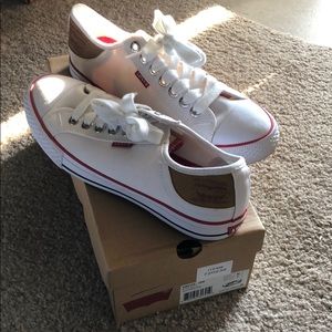 Levi’s Stan Buck White Canvas Sneakers Like New 9M